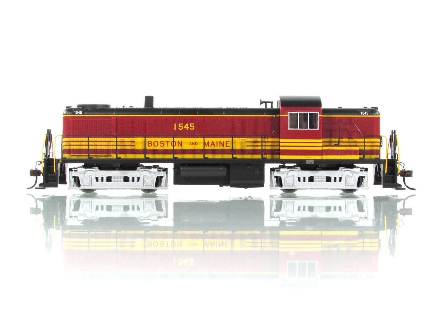 HO Scale ***BOSTON & MAINE*** ALCO RS-3 Locomotive #1545 - Bachmann 64201 w/ DCC