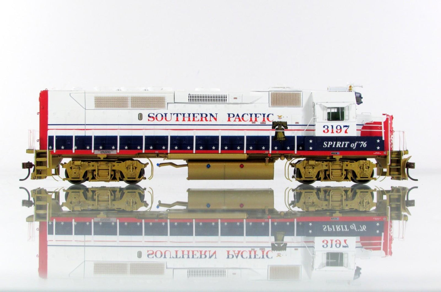 HO Scale **SP** GP40P-2 Diesel **Spirit of 76** #3197 -- Athearn G40758, DCC Rdy