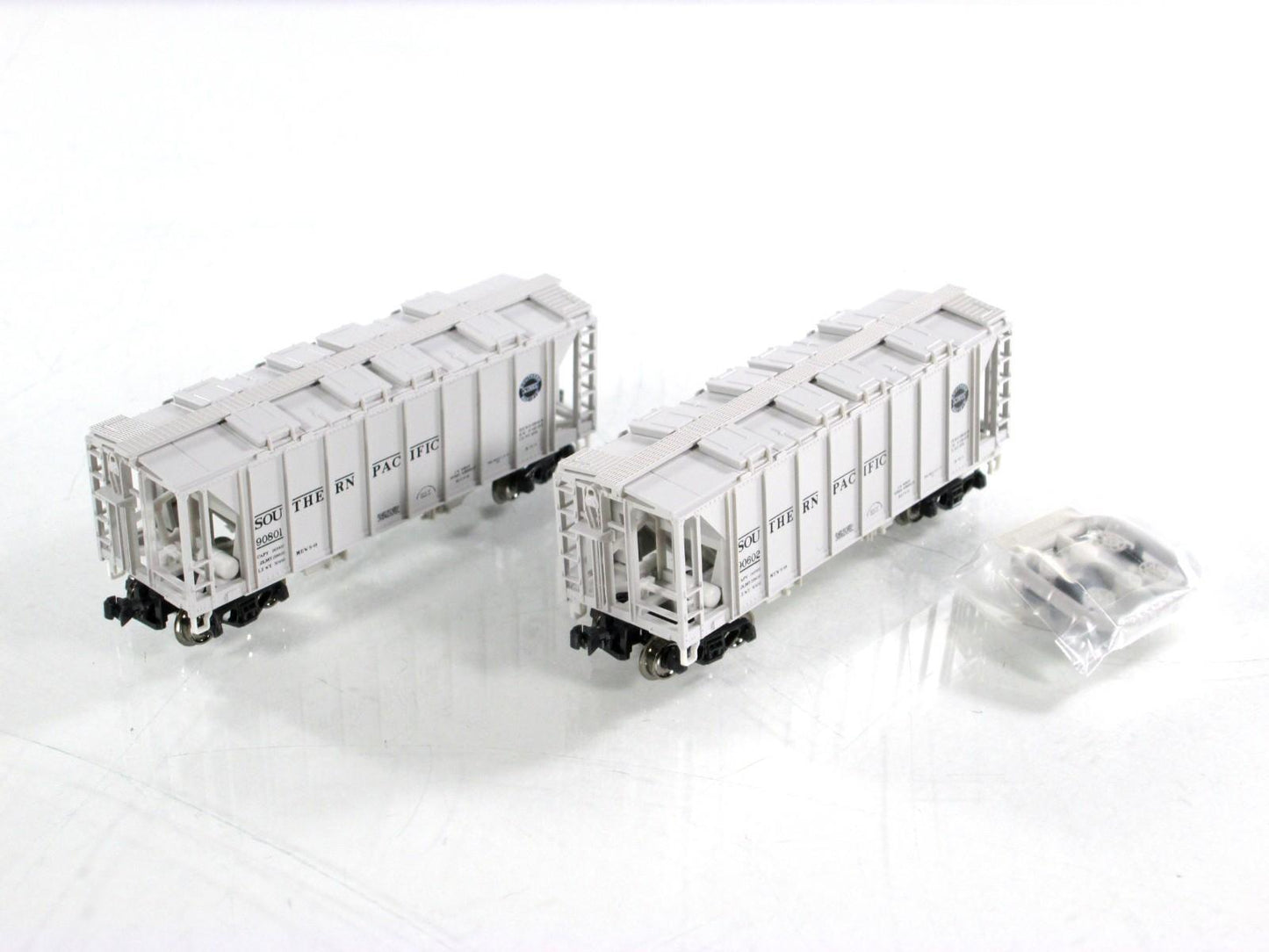 N Scale **SOUTHERN PACIFIC** 2-Bay Covered Hoppers #90602,90801 -- Kato 186-0210