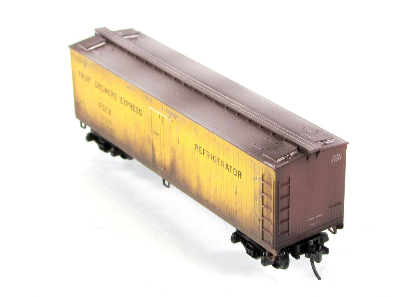 N Scale ***FRUIT GROWERS EXPRESS*** 40' Reefer 8-Pack ---- Micro Trains 99305824