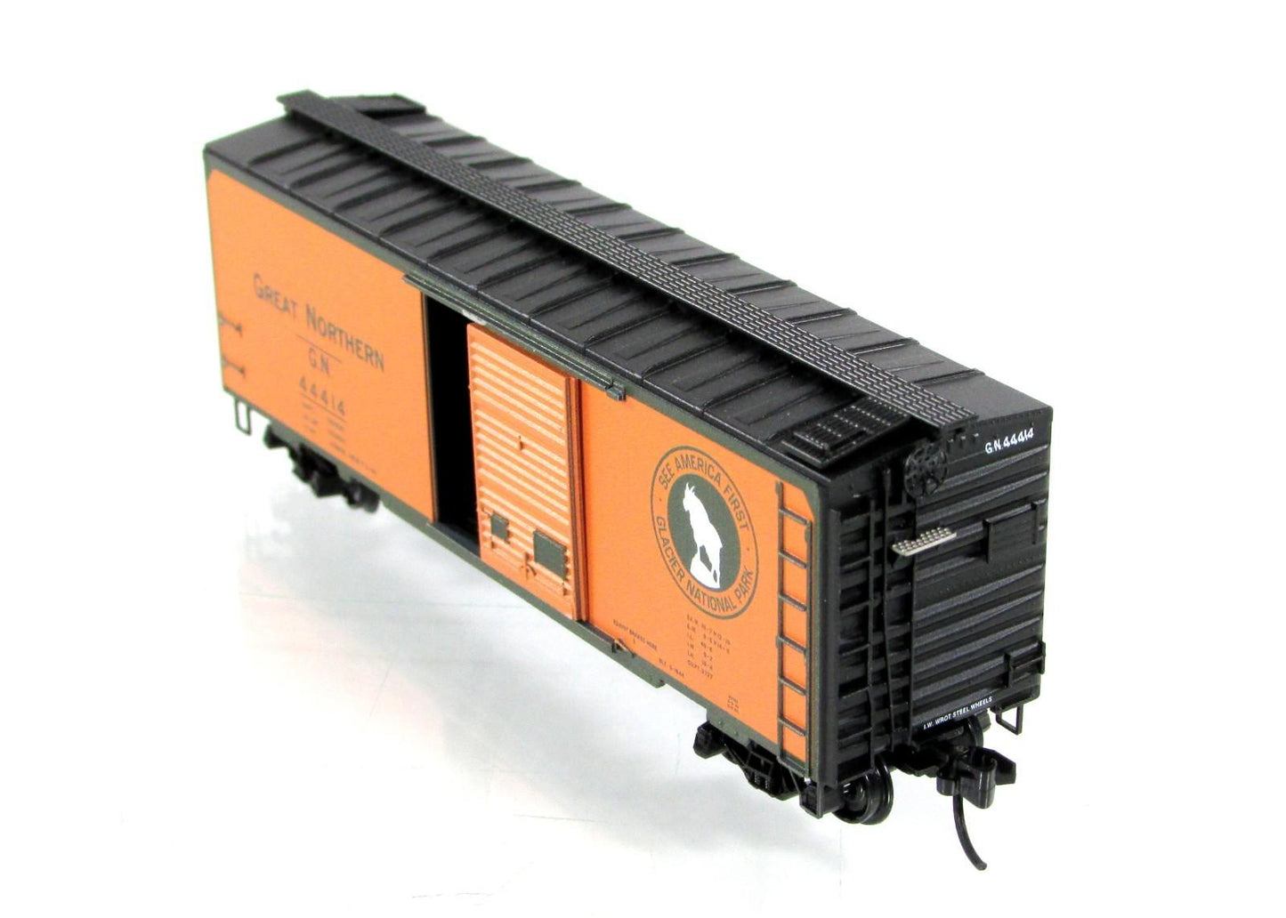 N Scale ***GREAT NORTHERN*** 40 Box Car 8-Pack ---- Micro Trains 99300820