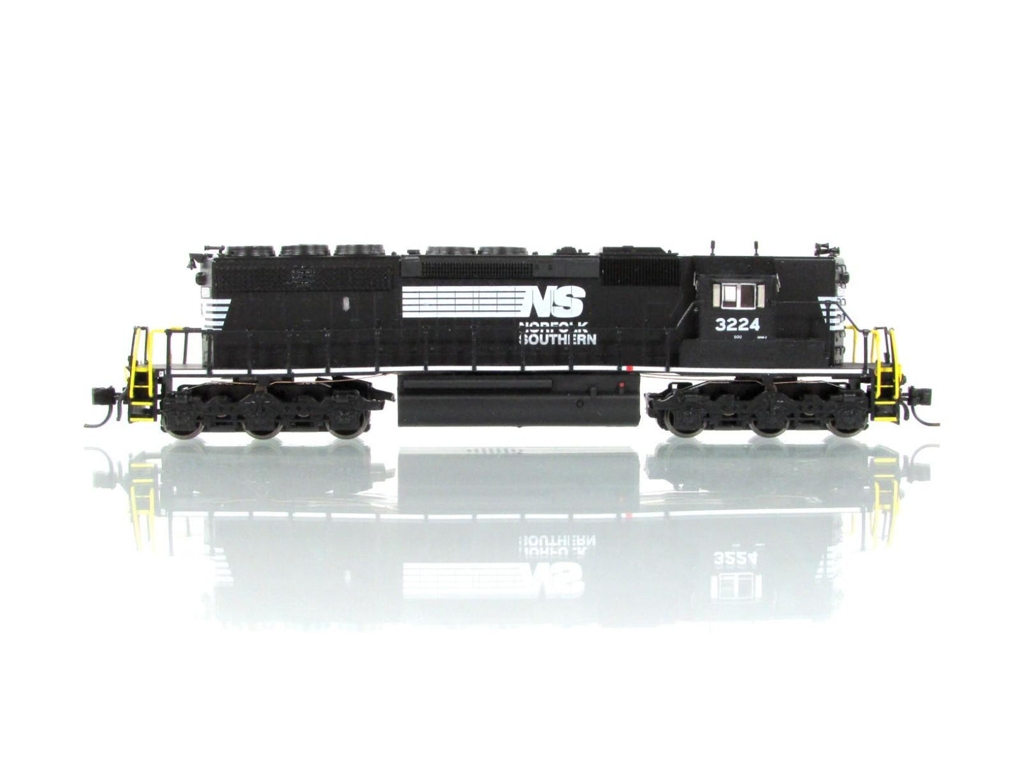 N Scale ***NORFOLK SOUTHERN*** SD40-2 #3224 - Intermountain 69388S, DCC LokSound