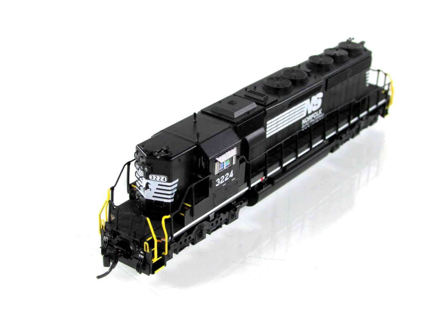 N Scale ***NORFOLK SOUTHERN*** SD40-2 #3224 - Intermountain 69388S, DCC LokSound