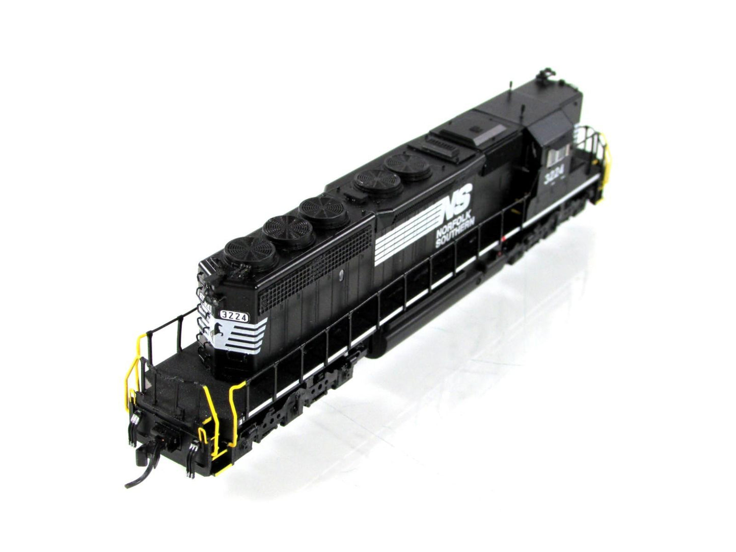 N Scale ***NORFOLK SOUTHERN*** SD40-2 #3224 - Intermountain 69388S, DCC LokSound