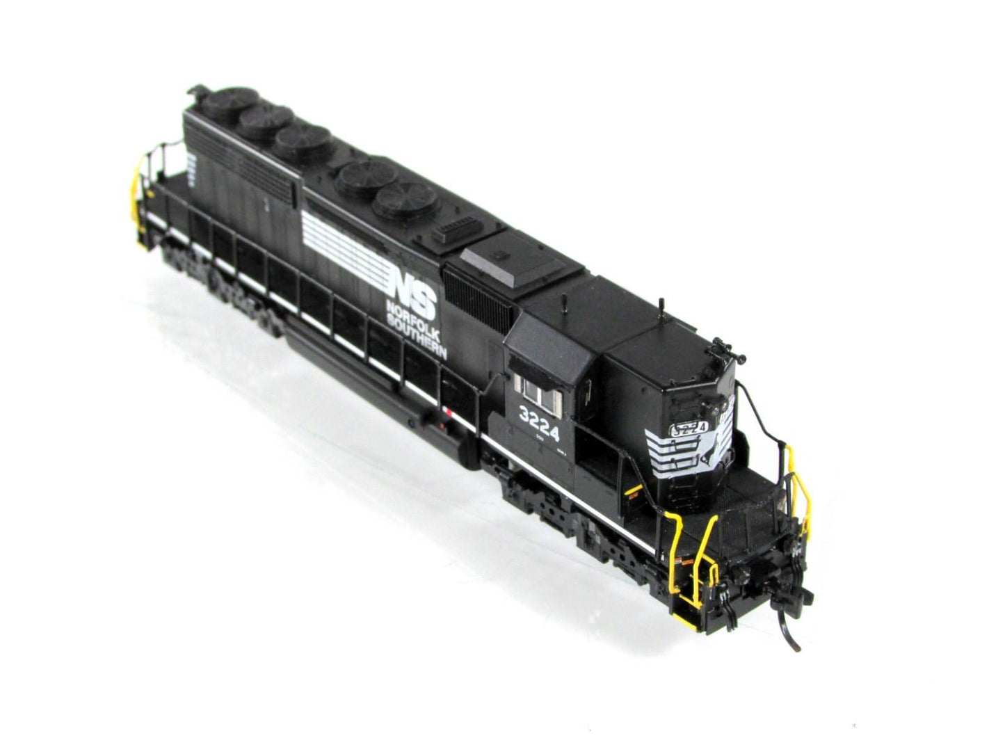N Scale ***NORFOLK SOUTHERN*** SD40-2 #3224 - Intermountain 69388S, DCC LokSound