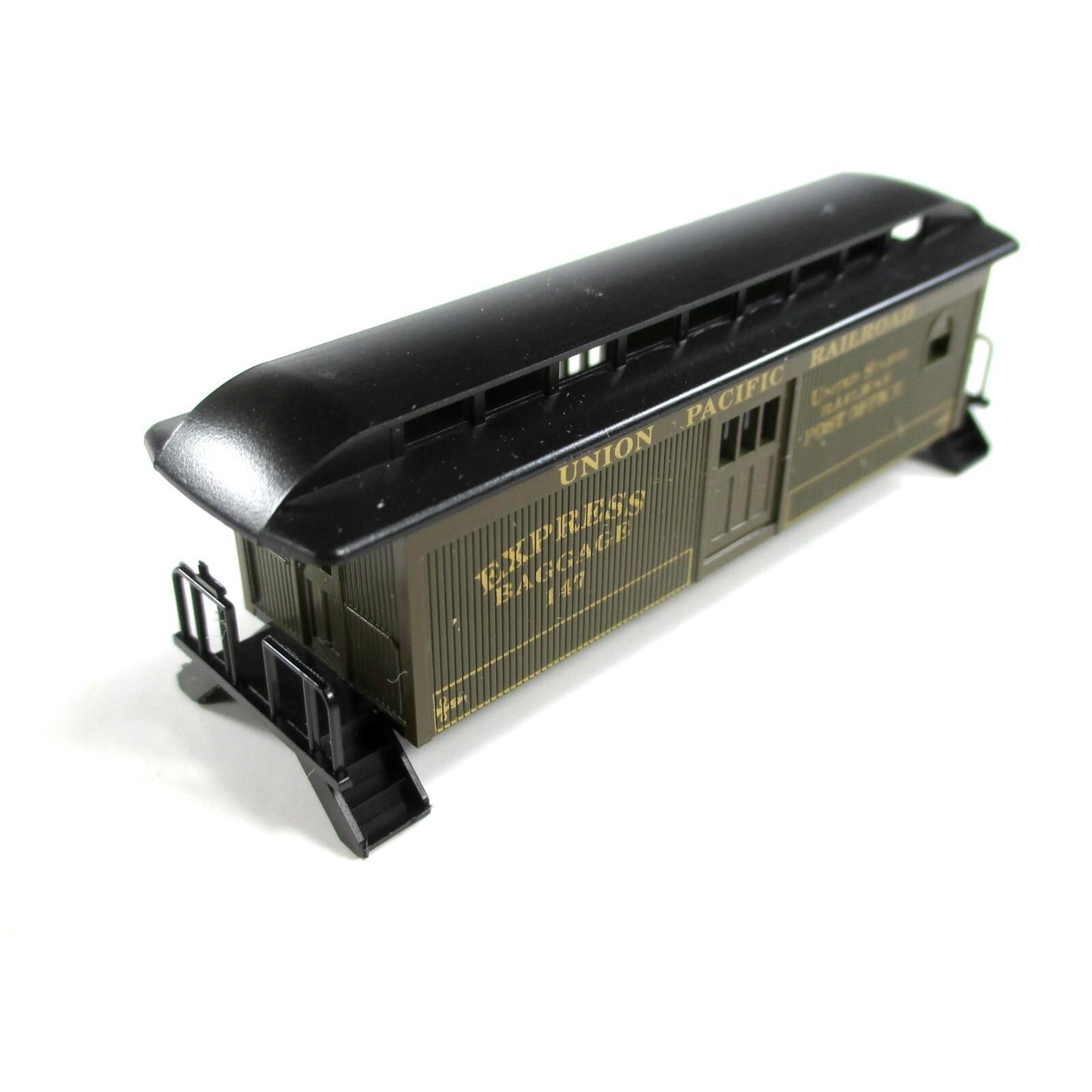 N Scale ***UNION PACIFIC*** Overton Passenger 4-Pack -- Roundhouse, Knuckle Cplr