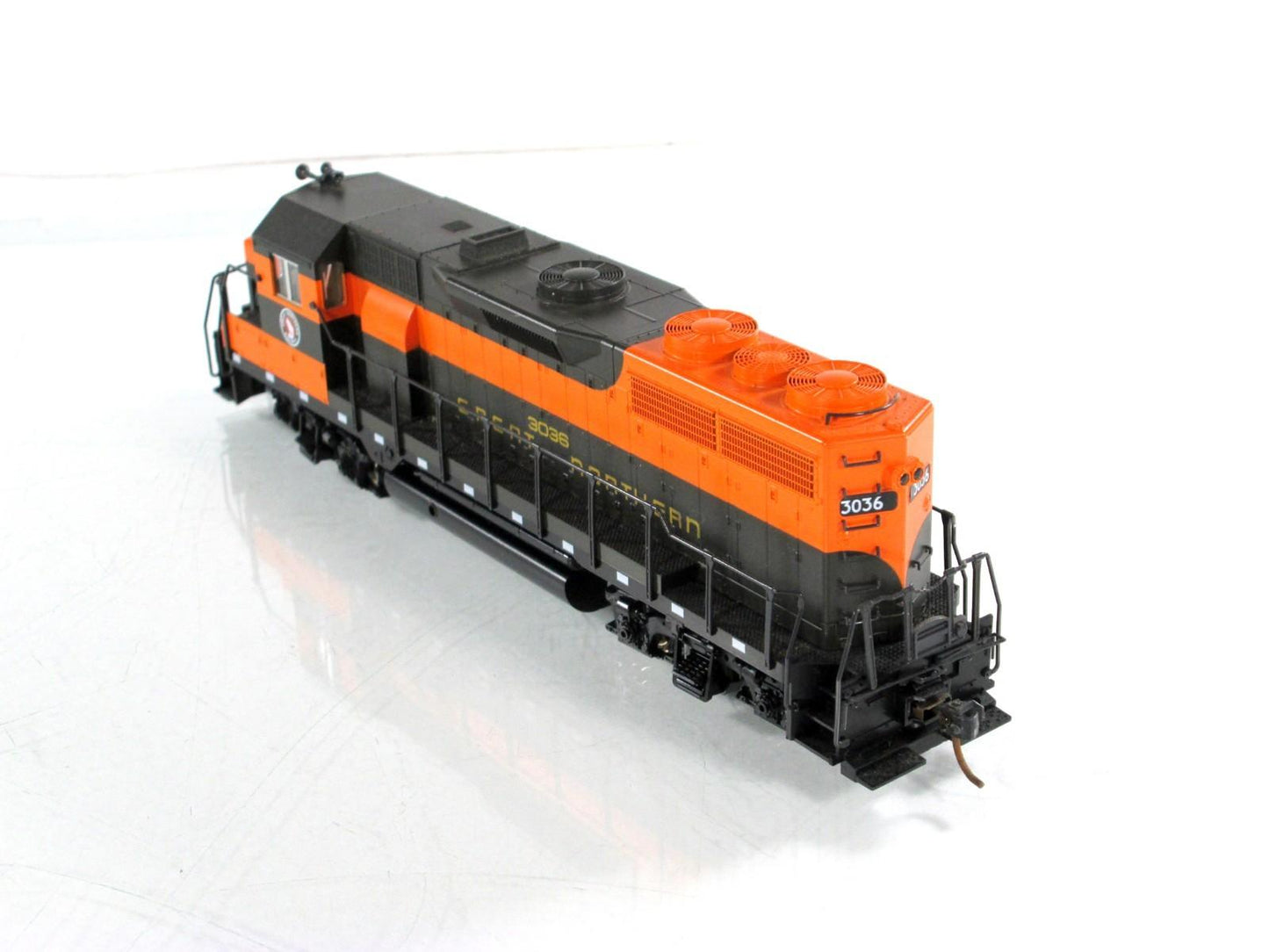 HO Scale ***GREAT NORTHERN*** SD35 Phase 1, GN 3006 -- Kato 37-3003, DCC Ready