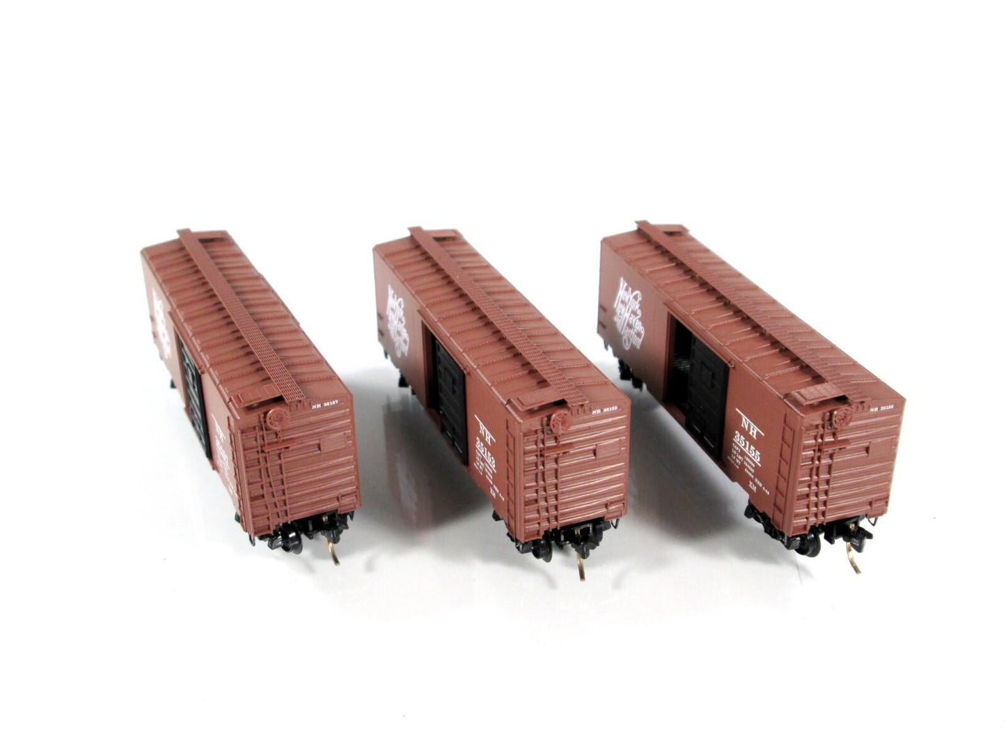 N Scale NEW YORK, NEW HAVEN, HARTFORD 40' Box Car 3-Pack -- Micro Trains 20029-2