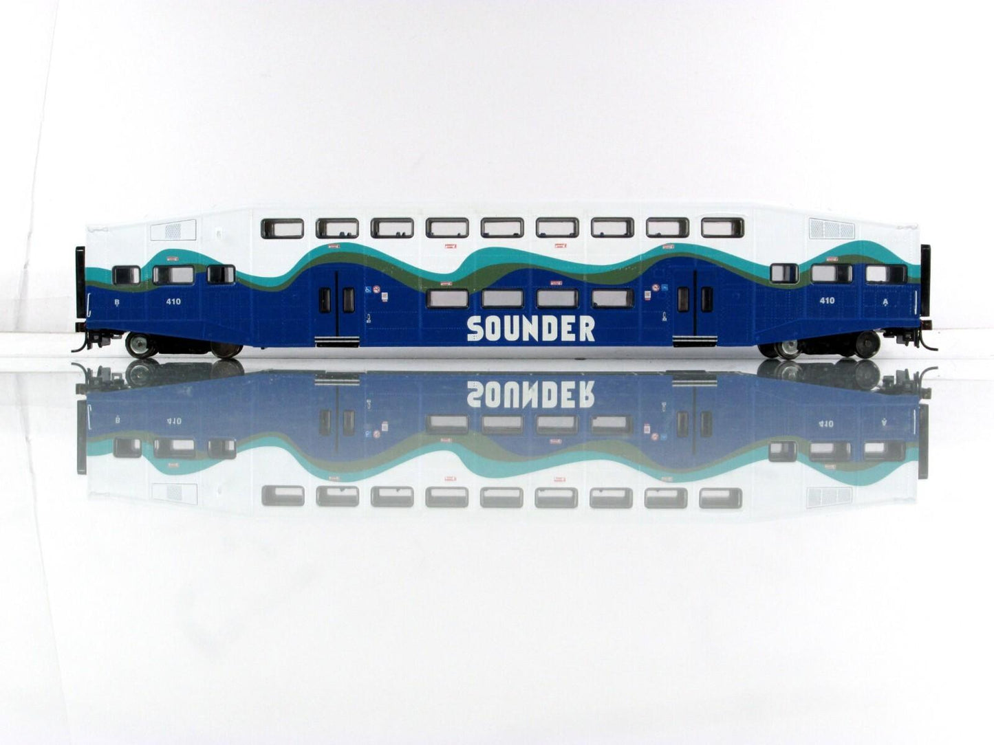 HO Scale ***SEATTLE SOUNDER*** Bombardier Commuter Coach #410 ---- Athearn 25712