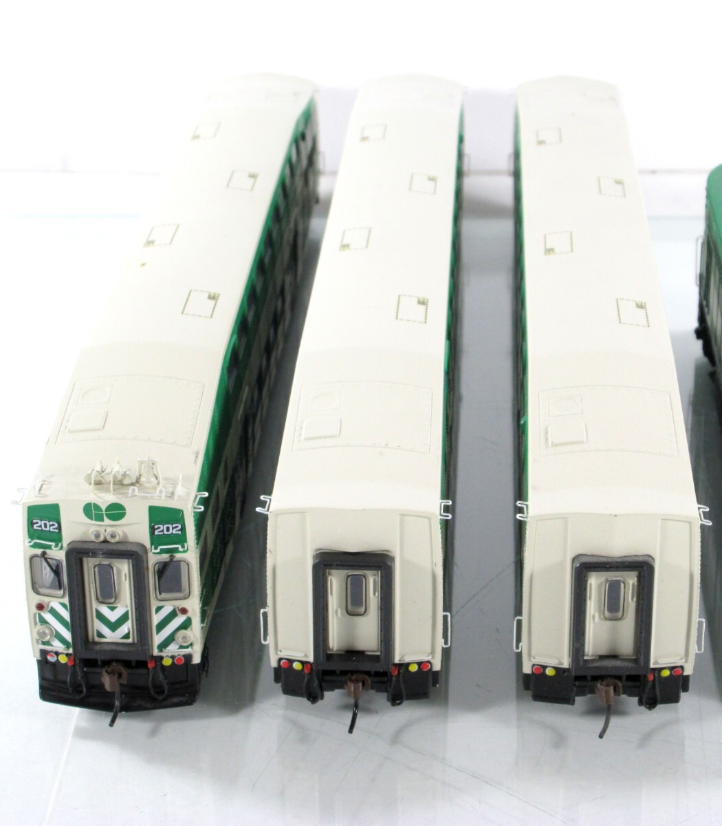 HO Scale ***GO TRANSIT** Bombardier Passenger Set #202,2003,2012 - Athearn 25991