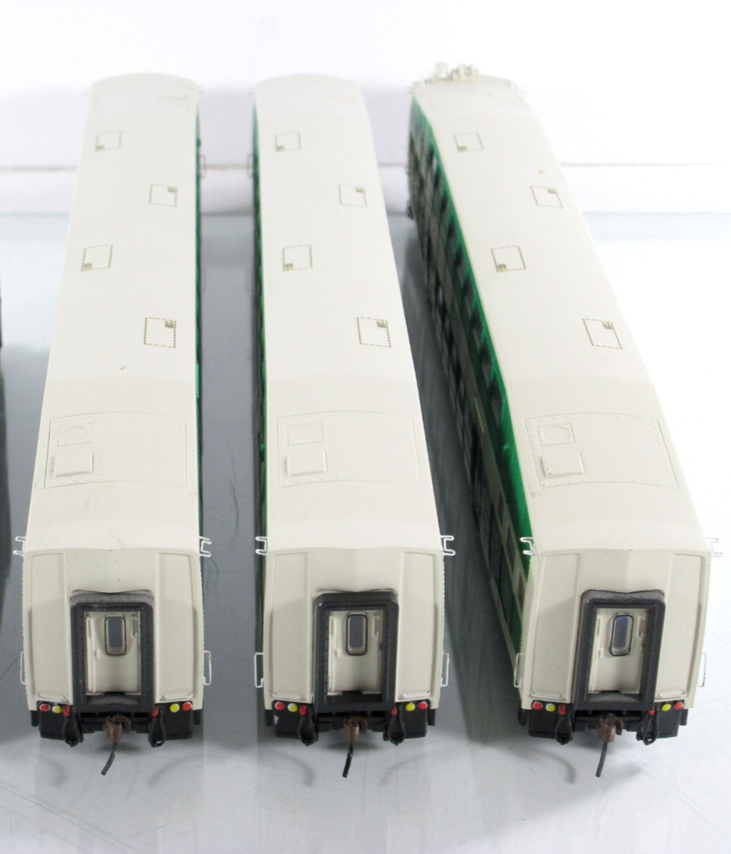 HO Scale ***GO TRANSIT** Bombardier Passenger Set #202,2003,2012 - Athearn 25991