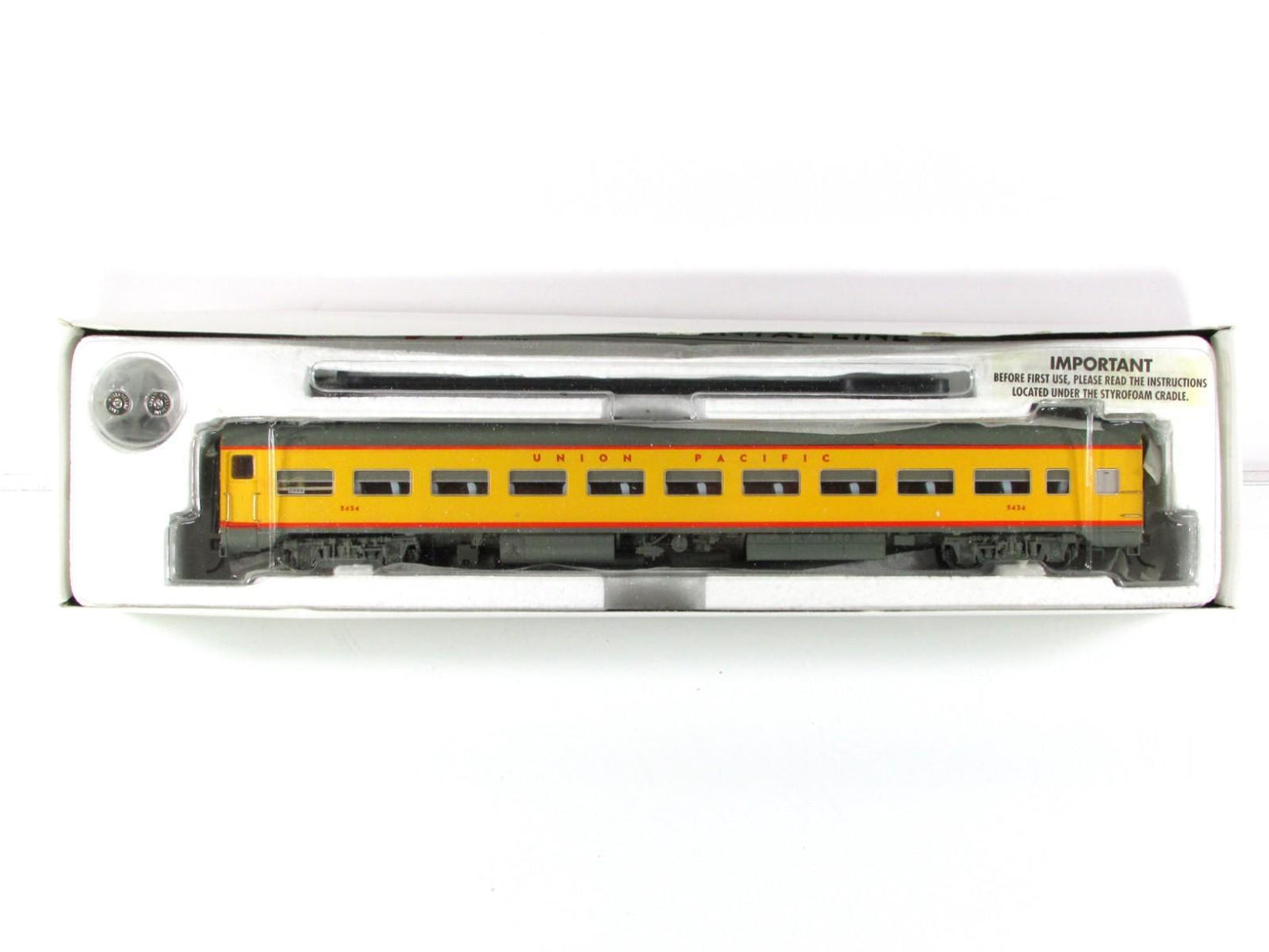 HO Scale ***UNION PACIFIC*** Lightweight Coach #5434 ---- Rapido 100064, Lighted