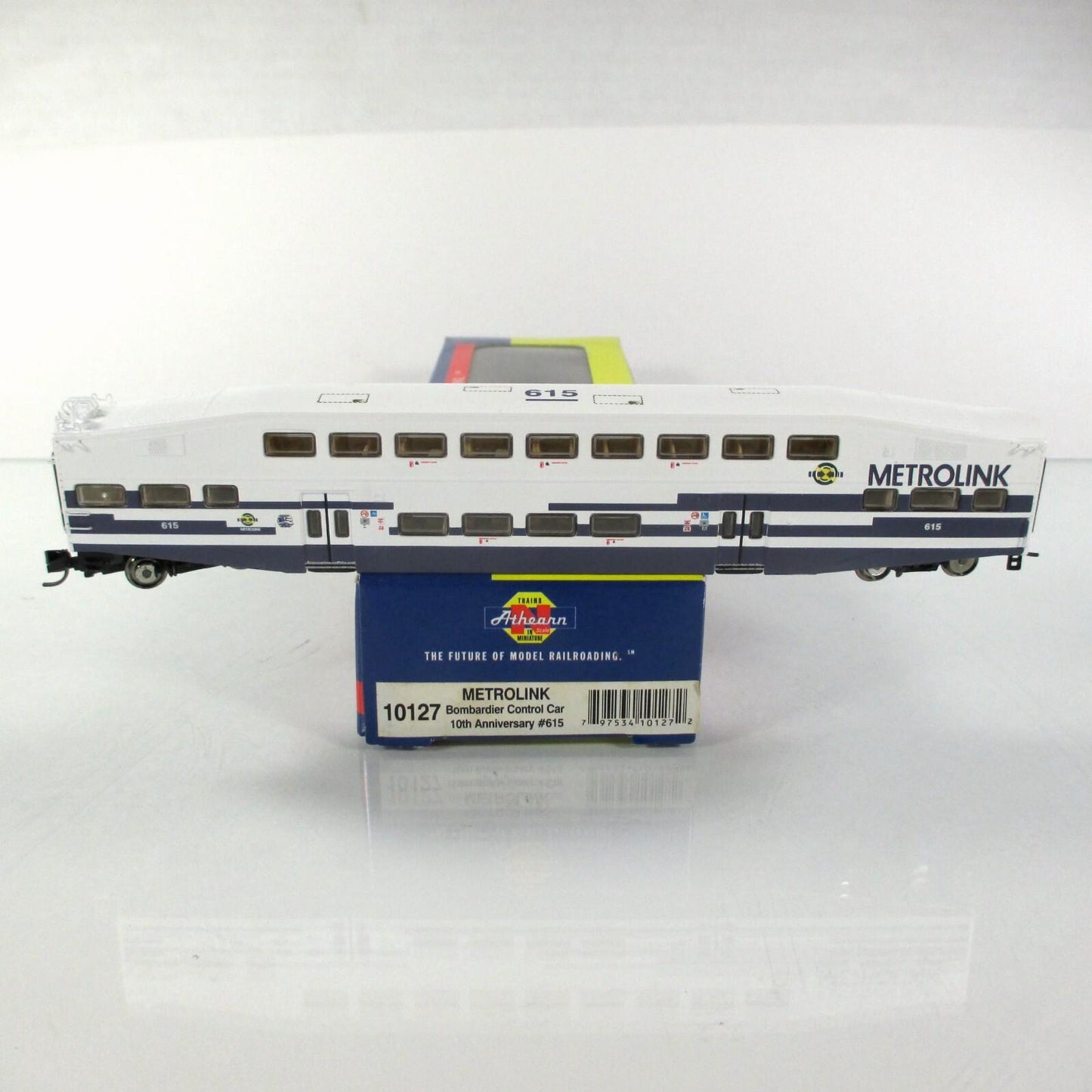 N Scale ***METROLINK*** Bombardier Commuter Control Car #615 ----- Athearn 10127