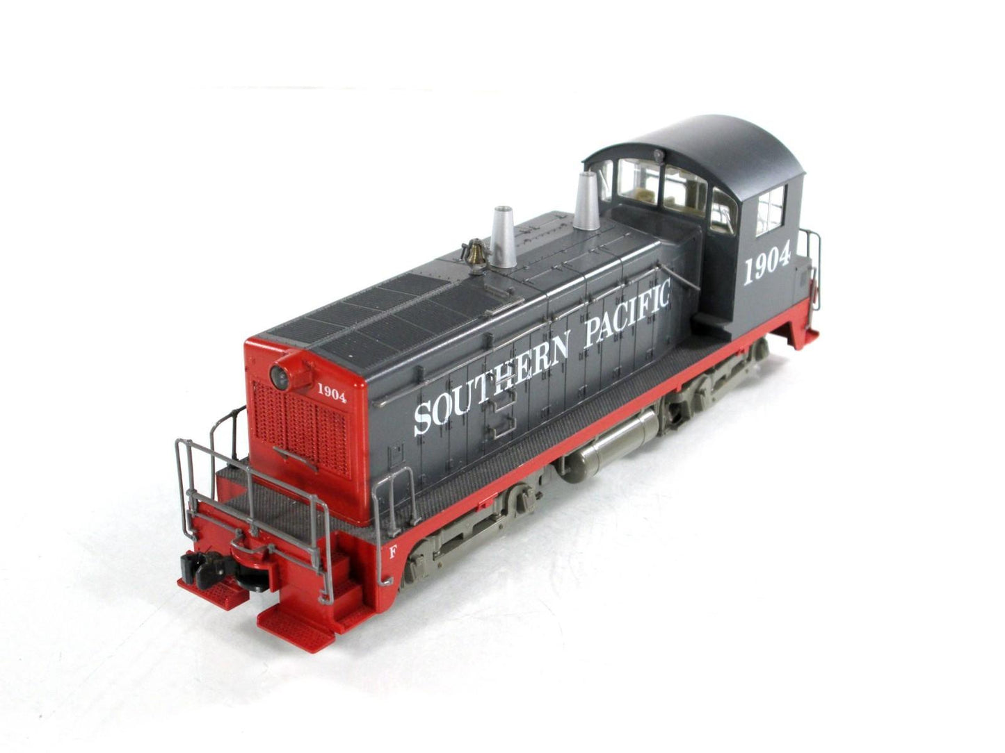 HO Scale ***SOUTHERN PACIFIC*** NW2 Phase II Locomotive, SP 1904 --- Kato 37-11B