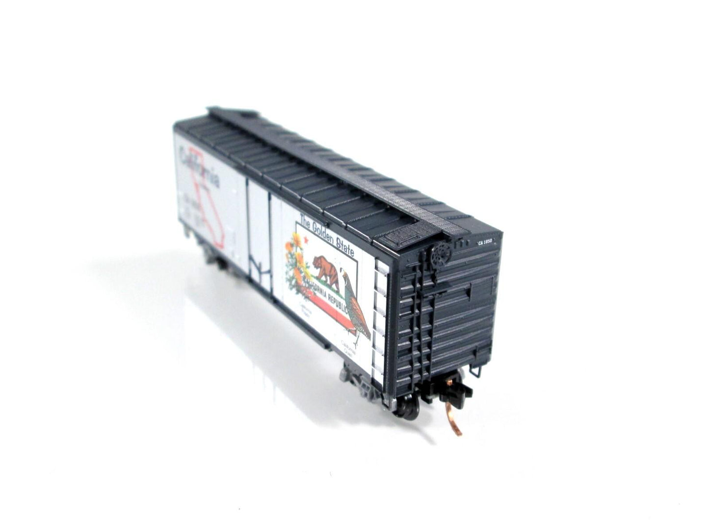N Scale ***CALIFORNIA*** Golden State 40' Box Car, CA 1850 -- Micro Trains 21330
