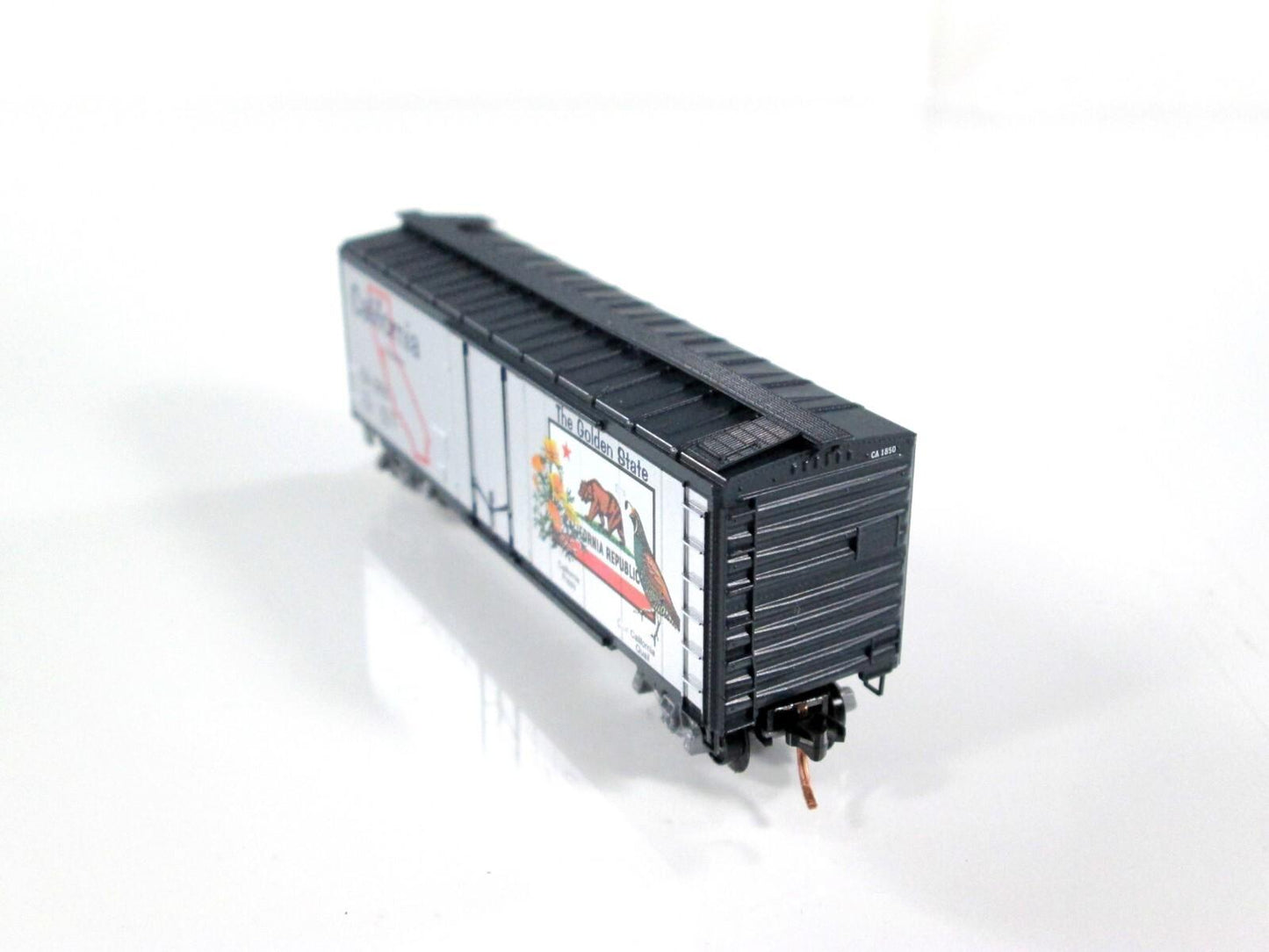 N Scale ***CALIFORNIA*** Golden State 40' Box Car, CA 1850 -- Micro Trains 21330