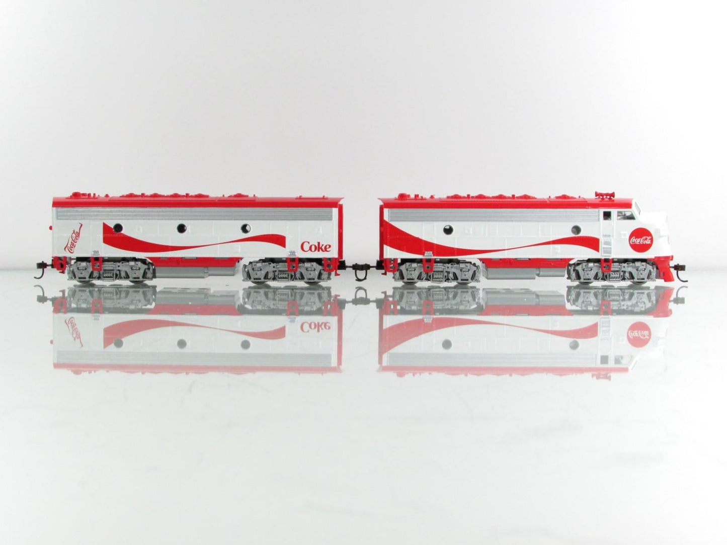 HO Scale ***COCA COLA*** F7A F7B Locomotive Set - Athearn 8292, Knuckle Couplers