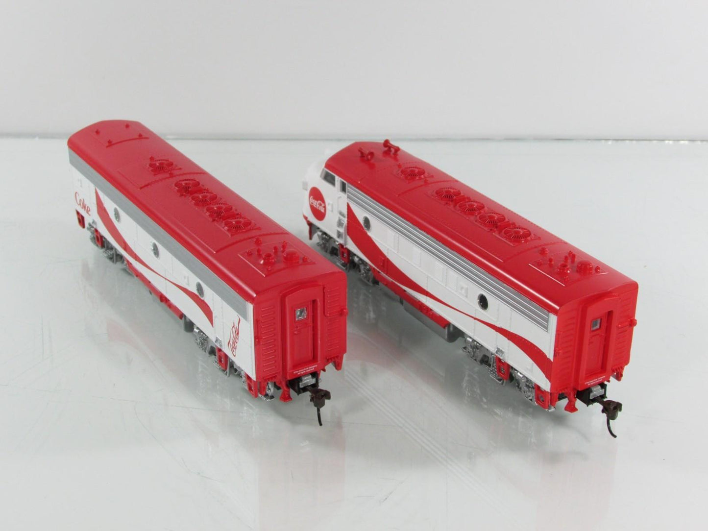 HO Scale ***COCA COLA*** F7A F7B Locomotive Set - Athearn 8292, Knuckle Couplers