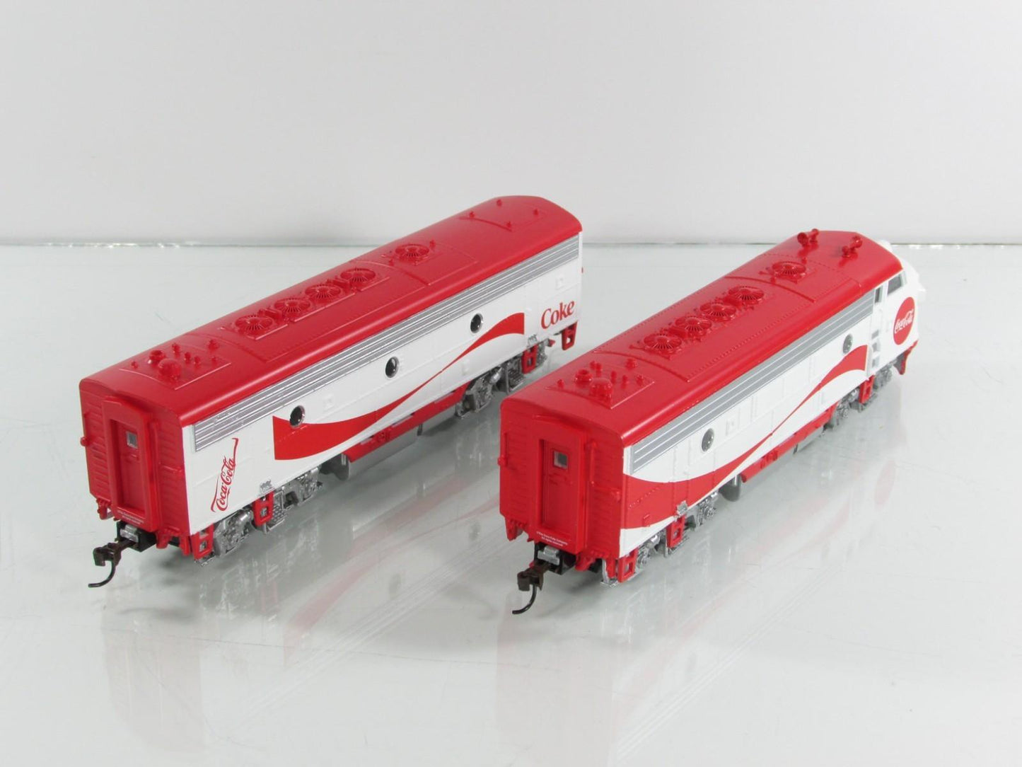 HO Scale ***COCA COLA*** F7A F7B Locomotive Set - Athearn 8292, Knuckle Couplers