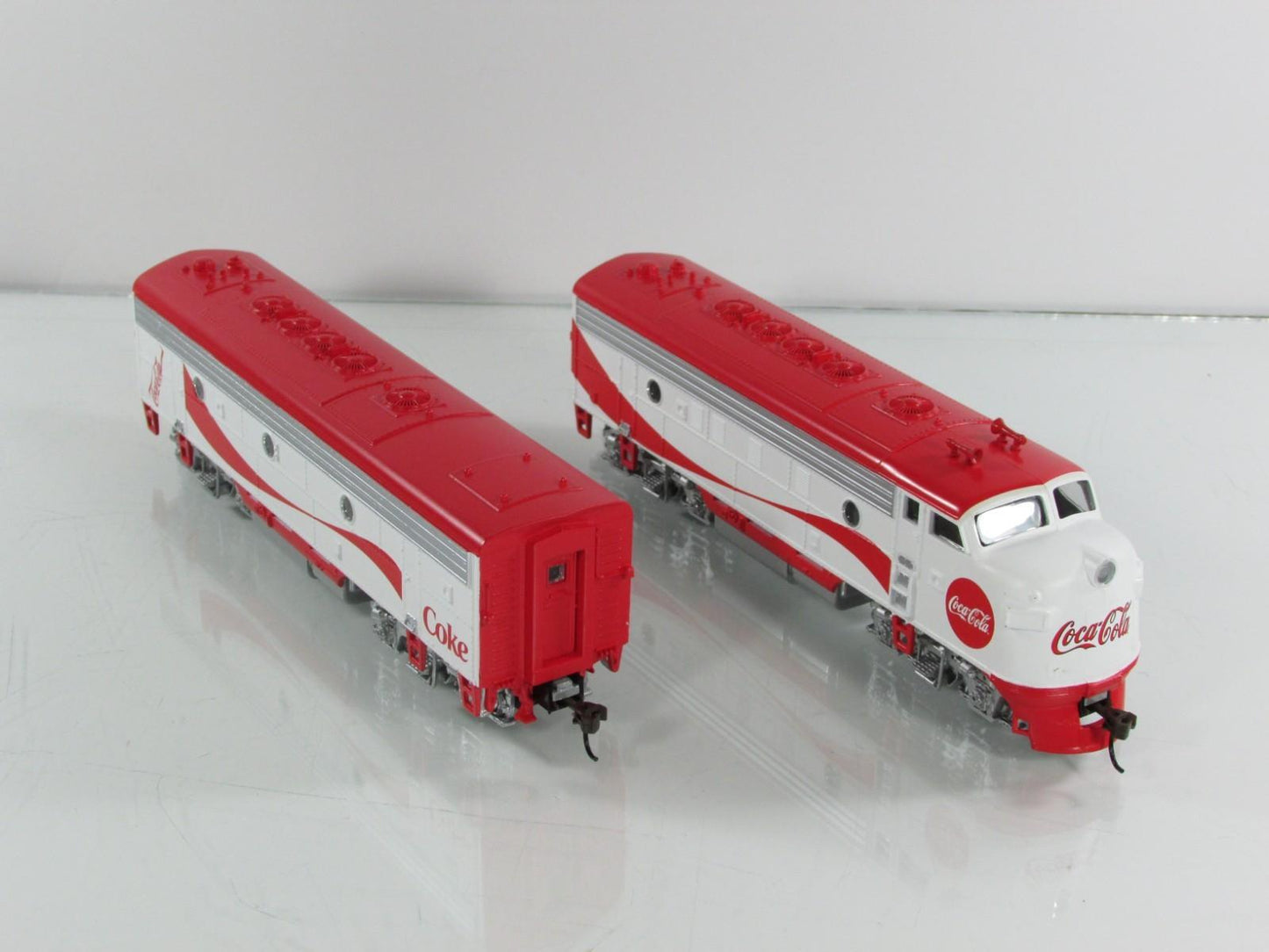 HO Scale ***COCA COLA*** F7A F7B Locomotive Set - Athearn 8292, Knuckle Couplers