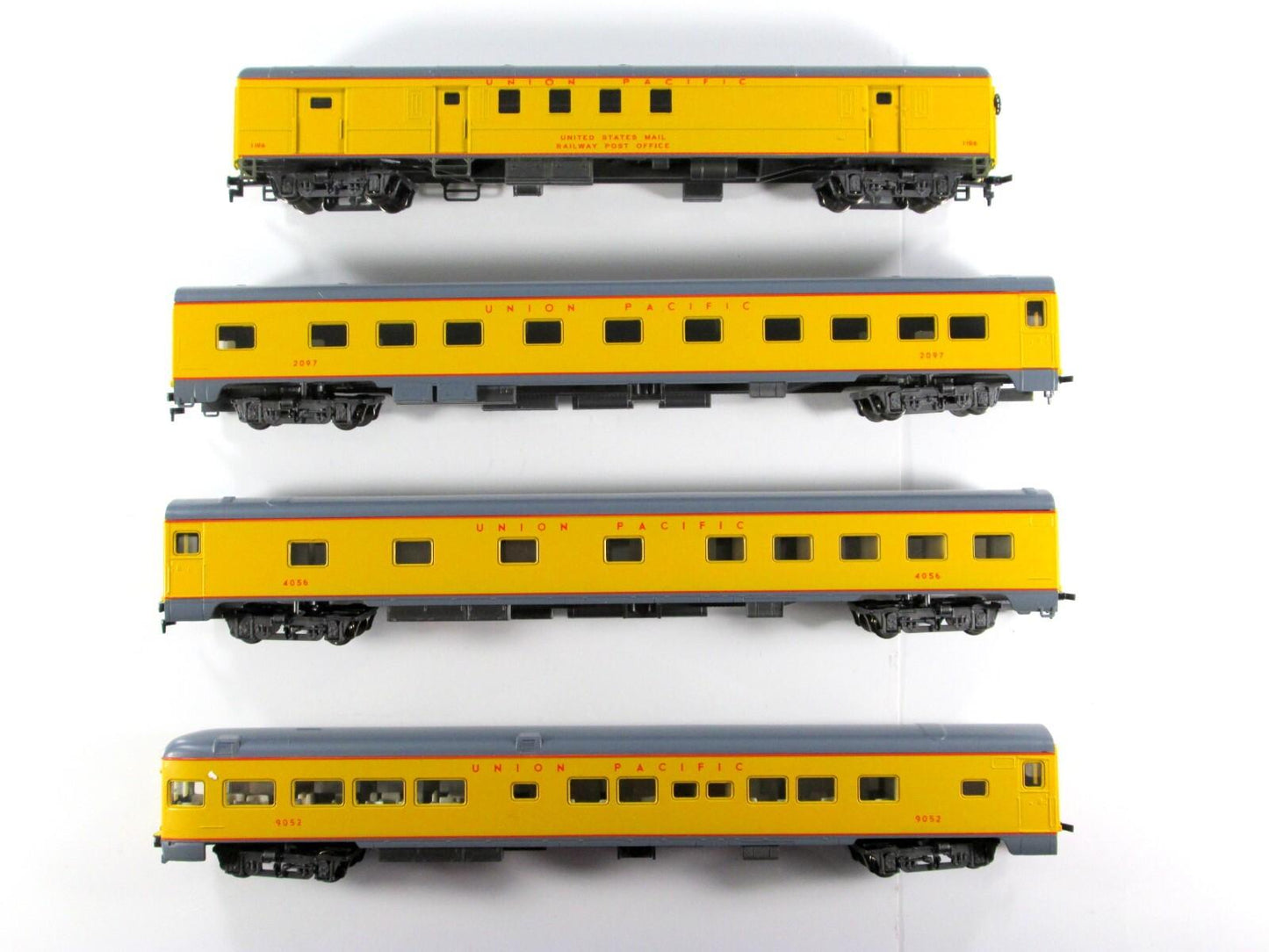 HO Scale ***UNION PACIFIC*** 1930s Lightweight Passenger Set B -- Rivarossi 6965