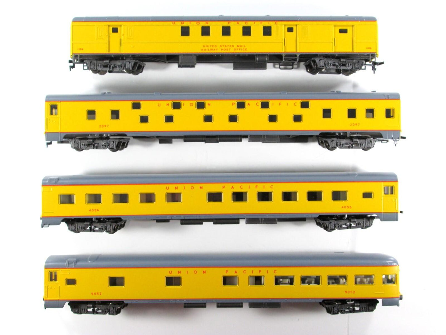 HO Scale ***UNION PACIFIC*** 1930s Lightweight Passenger Set B -- Rivarossi 6965