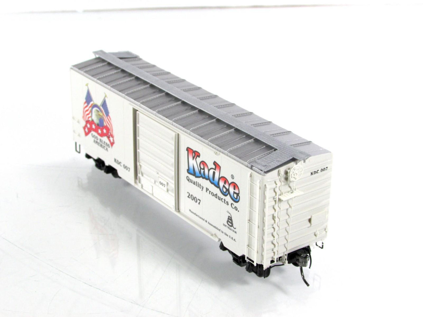 HO Scale ***GOD BLESS AMERICA*** 40' Box Car #007 --- Kadee Special Limited 6907