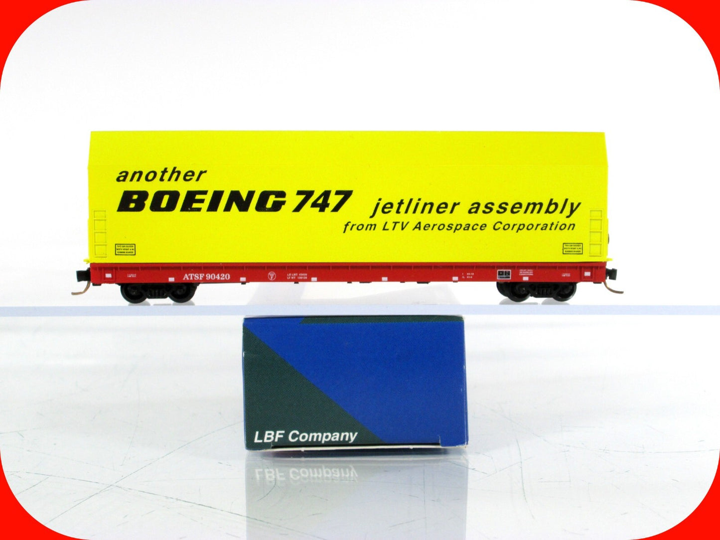 N Scale **BOEING 747 SKYBOX** Jetliner on Flat Car, ATSF 90420 - LBF,  MTL Cplrs