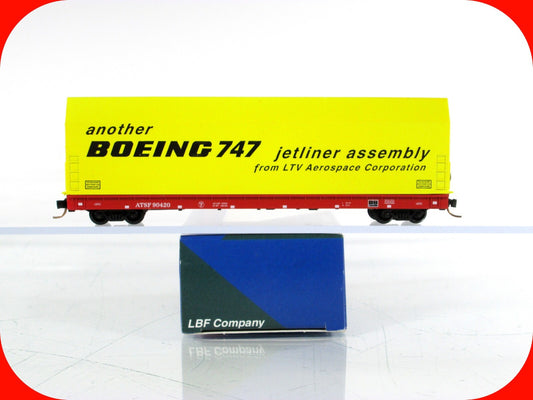 N Scale **BOEING 747 SKYBOX** Jetliner on Flat Car, ATSF 90420 - LBF,  MTL Cplrs