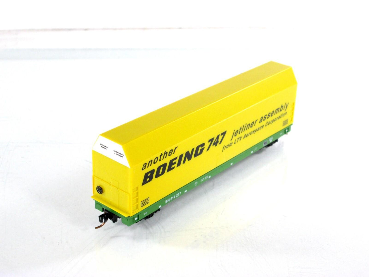 N Scale **BOEING 747 SKYBOX*** Jetliner on Flat Car, BN 614277 - LBF,  MTL Cplrs