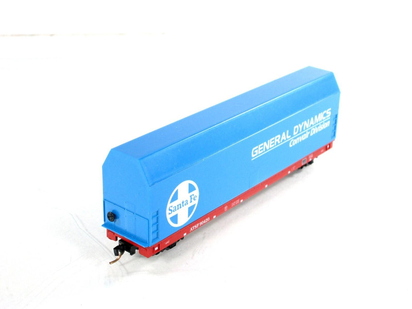 N Scale ***GENERAL DYNAMICS SKYBOX*** on Flat Car, ATSF 90420 - LBF,  MTL Cplrs