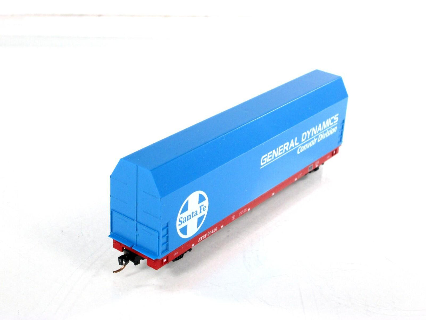 N Scale ***GENERAL DYNAMICS SKYBOX*** on Flat Car, ATSF 90420 - LBF,  MTL Cplrs