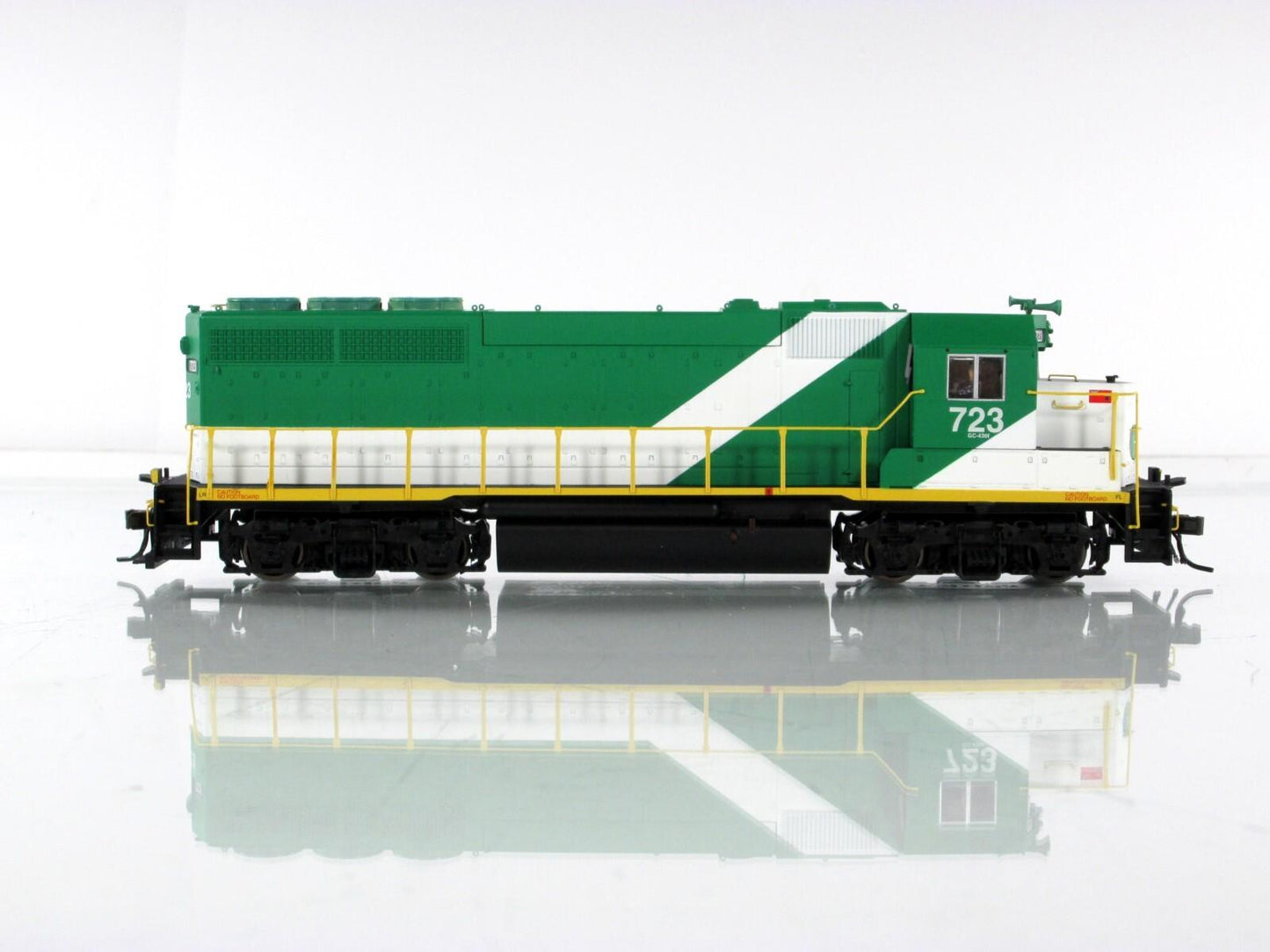 HO Scale **GO TRANSIT** GP-40 Locomotive #723 - Atlas, True Line Trains, DCC Rdy