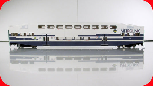 HO Scale ***METROLINK** Bombardier Passenger Commuter Coach #122 -- Athearn 2587