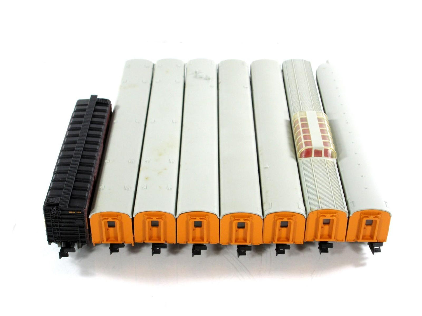 N Scale ***MILWAUKEE HIAWATHA** Box Car & 7-Passenger Car Set 1 --Con-Cor 041011