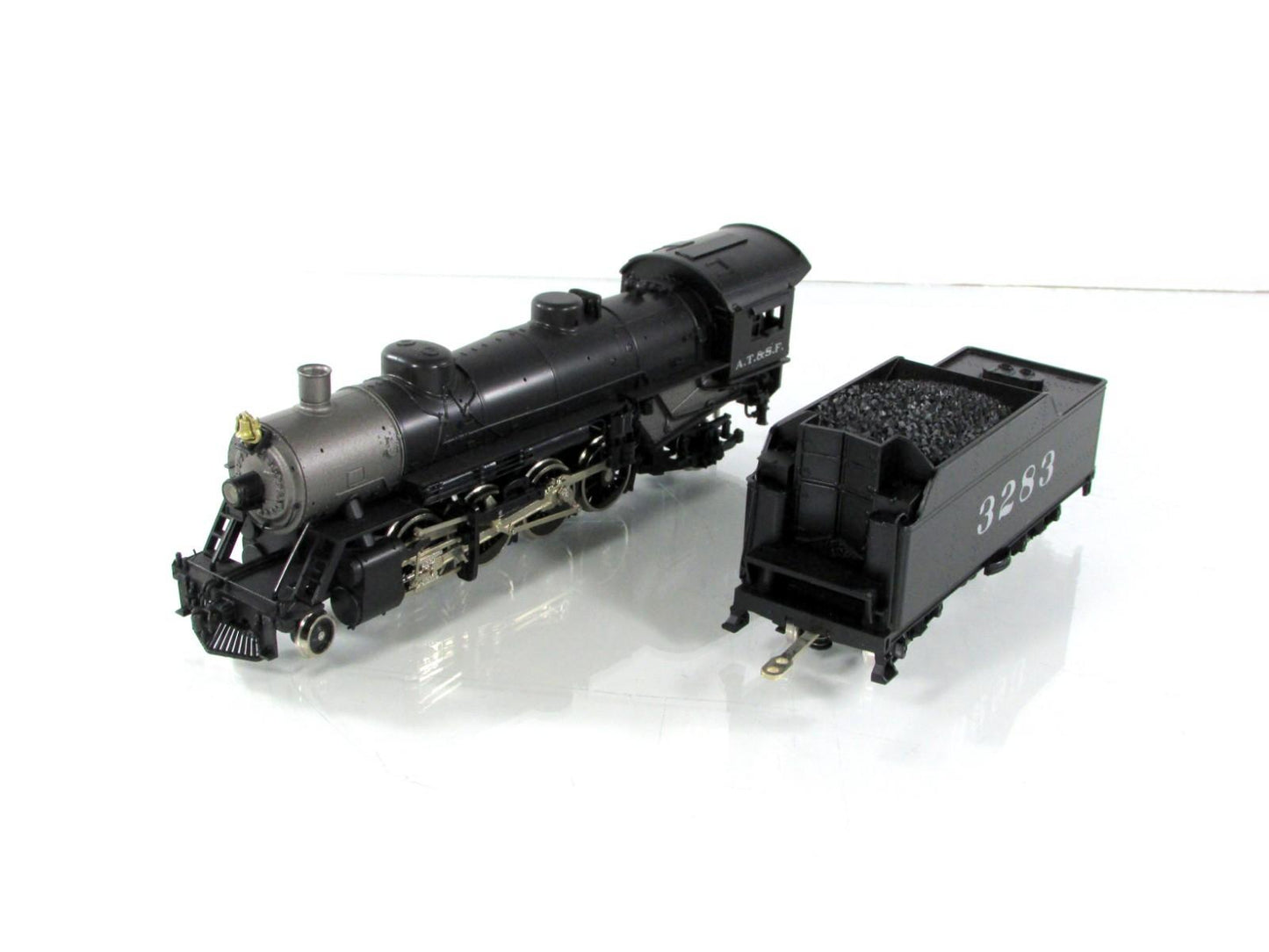 HO Scale ***SANTA FE*** 2-8-2 Steam Locomotive #3283 -- Athearn G9997, DCC Ready