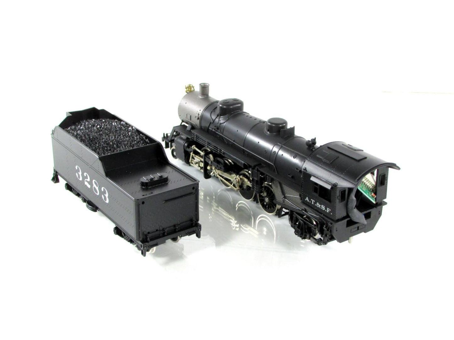 HO Scale ***SANTA FE*** 2-8-2 Steam Locomotive #3283 -- Athearn G9997, DCC Ready