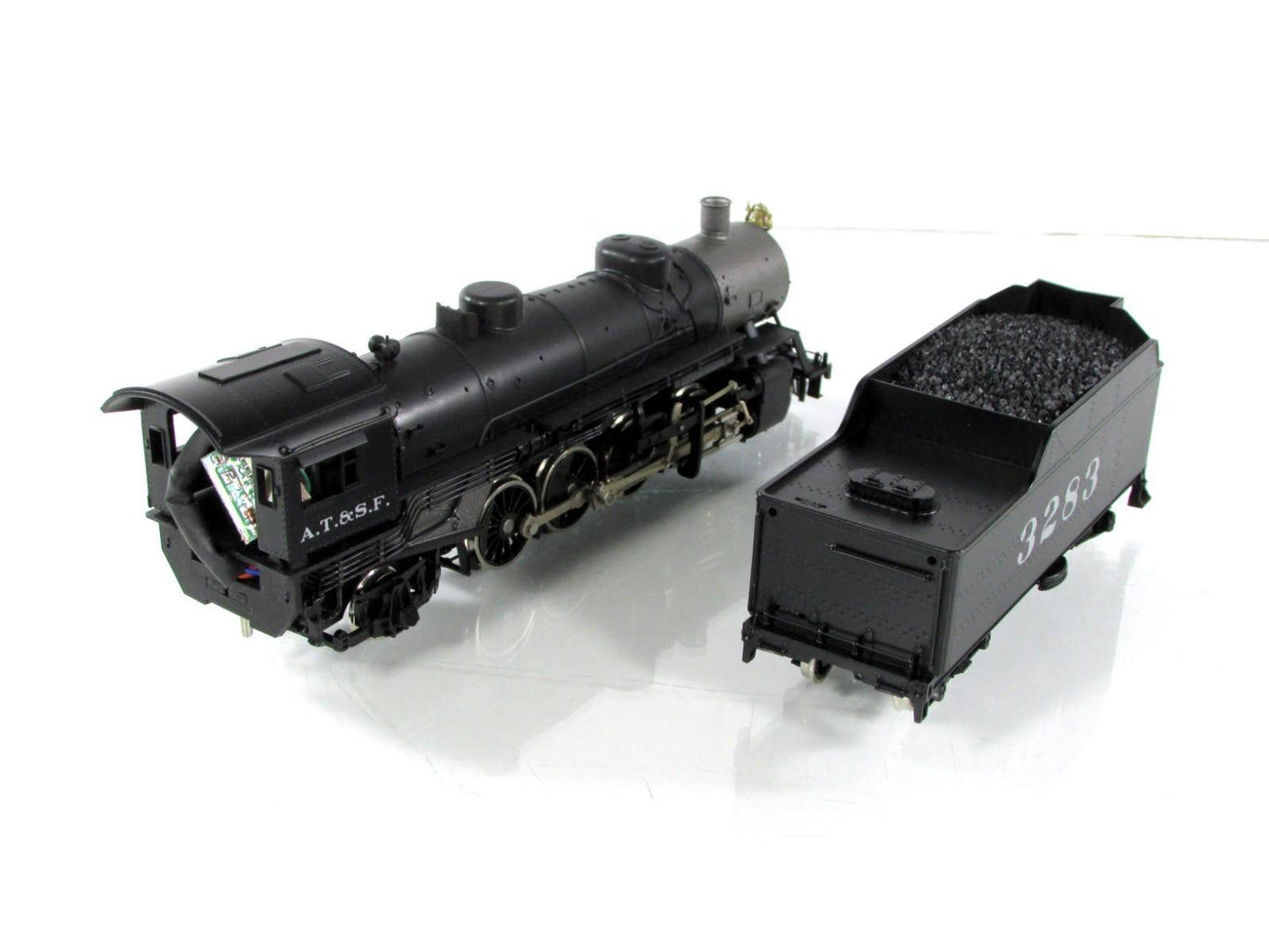 HO Scale ***SANTA FE*** 2-8-2 Steam Locomotive #3283 -- Athearn G9997, DCC Ready