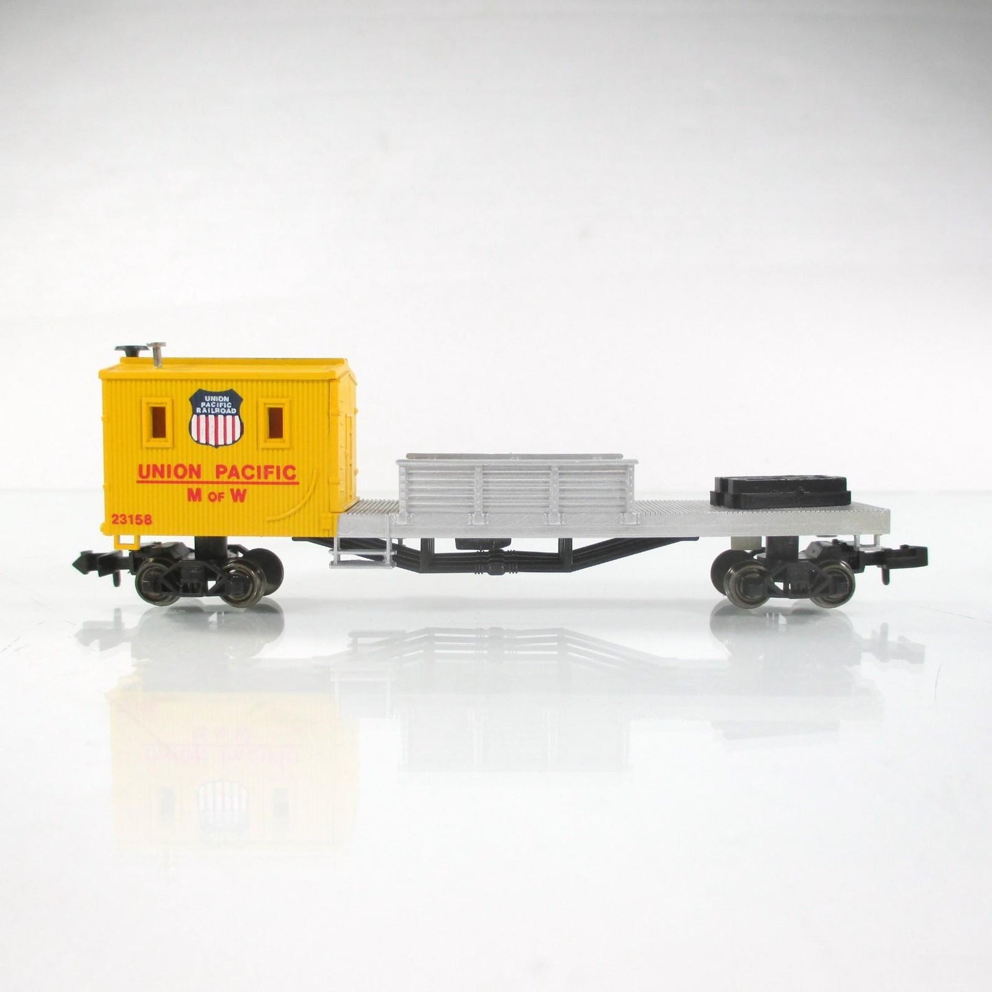 N Scale **UNION PACIFIC*** MOW Boom Crane #12277, Tender #23158 - Bachmann 46611