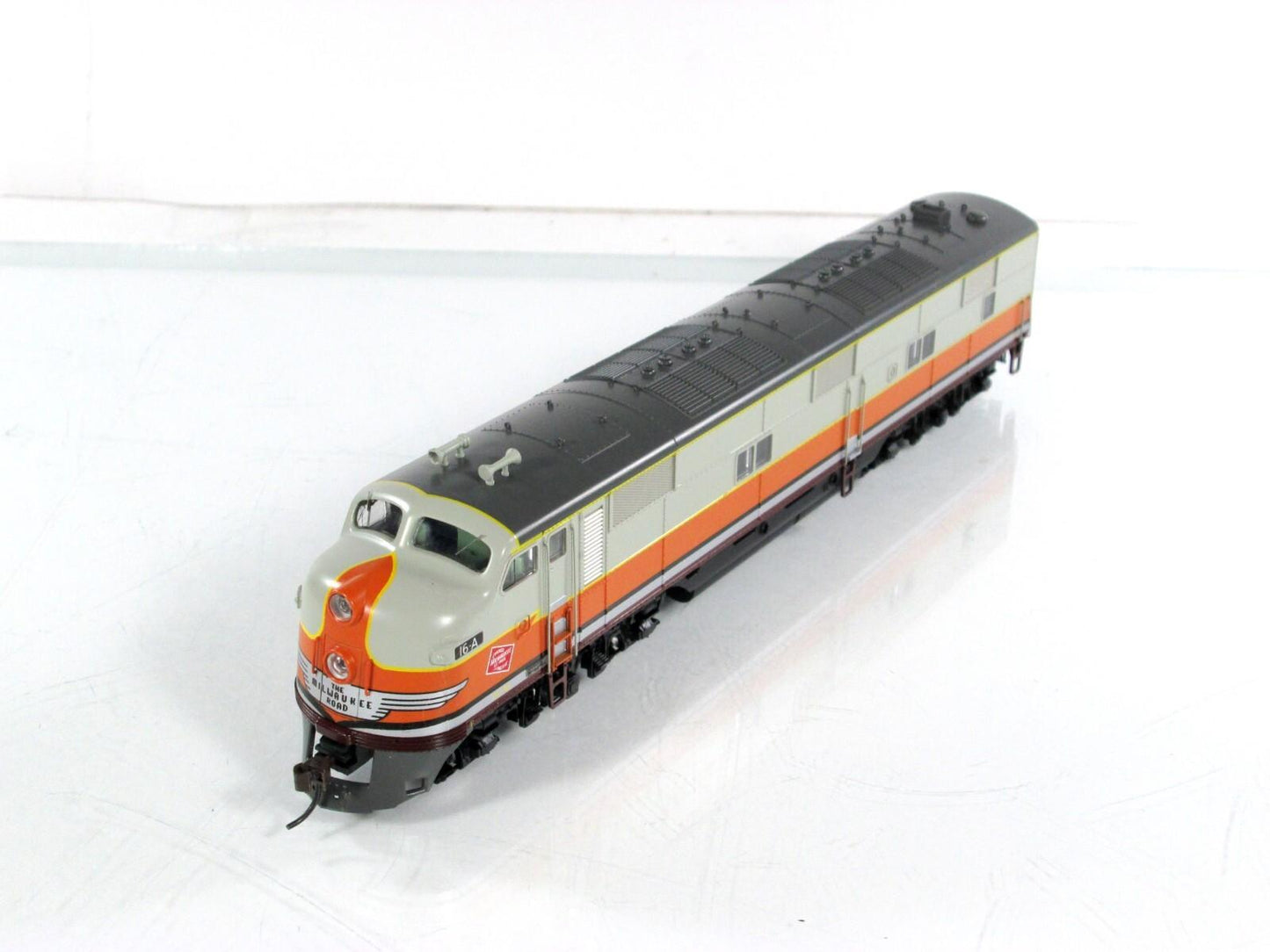 HO Scale *MILWAUKEE ROAD* E7A Locomotive #16-A - Broadway 609, DCC Paragon Sound