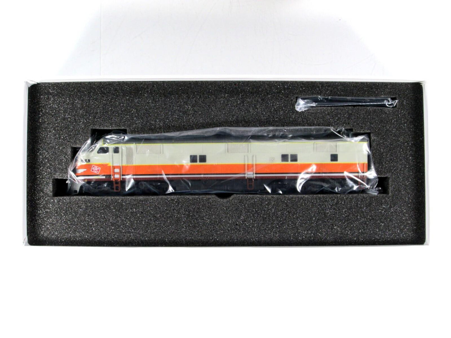 HO Scale *MILWAUKEE ROAD* E7A Locomotive #16-A - Broadway 609, DCC Paragon Sound