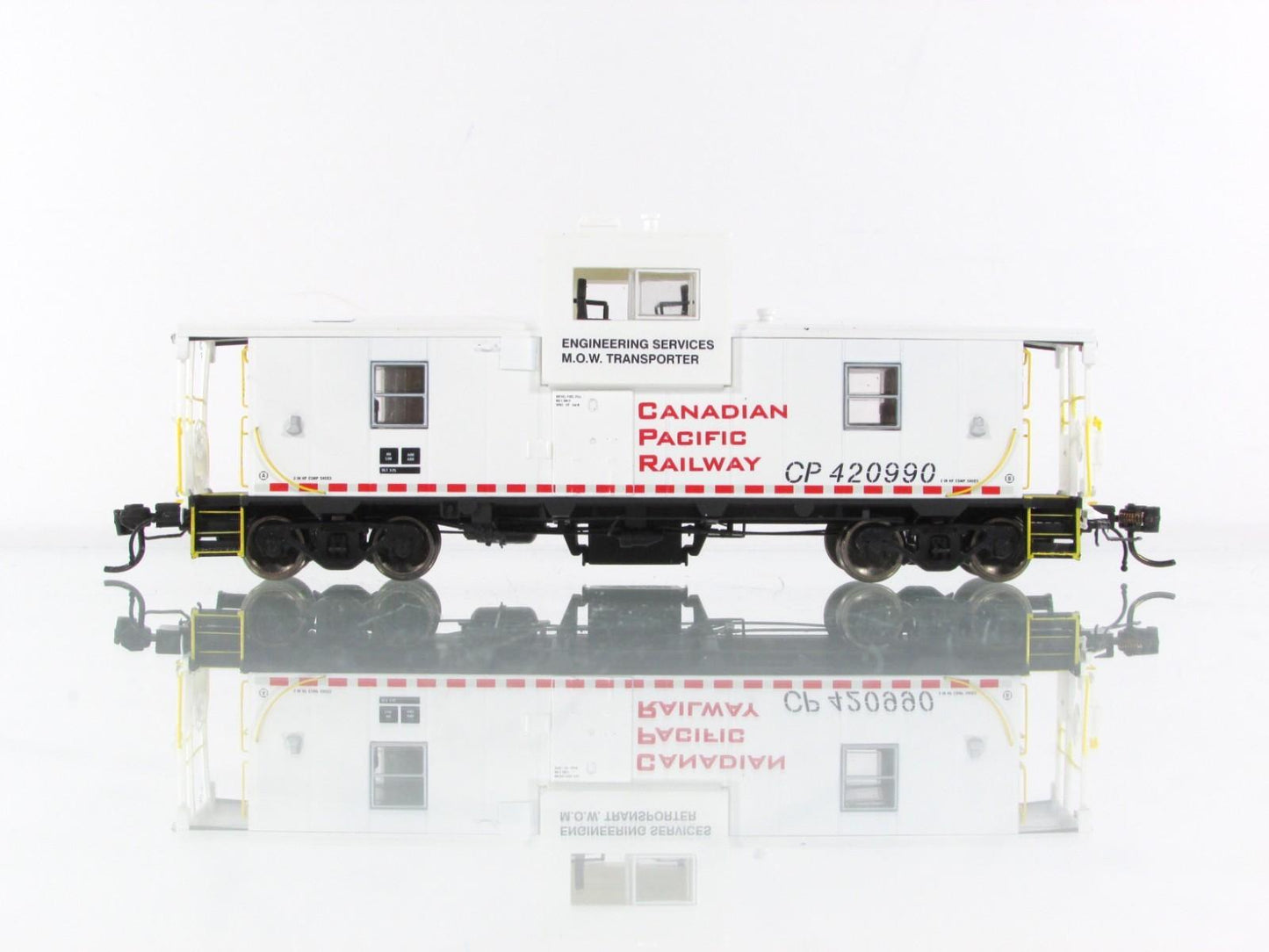HO Scale *CP* Engineering MoW Transporter Caboose #420990 -Rapido 110090 *Lights
