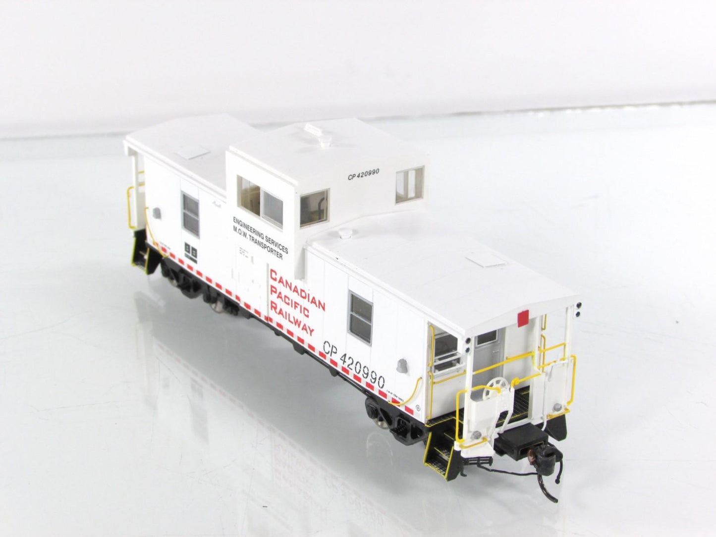 HO Scale *CP* Engineering MoW Transporter Caboose #420990 -Rapido 110090 *Lights