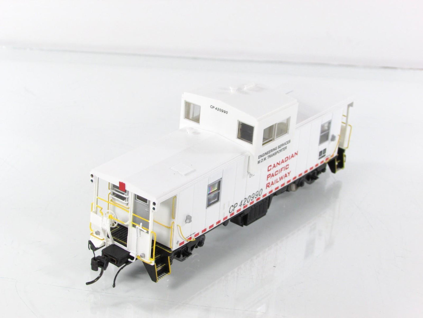 HO Scale *CP* Engineering MoW Transporter Caboose #420990 -Rapido 110090 *Lights