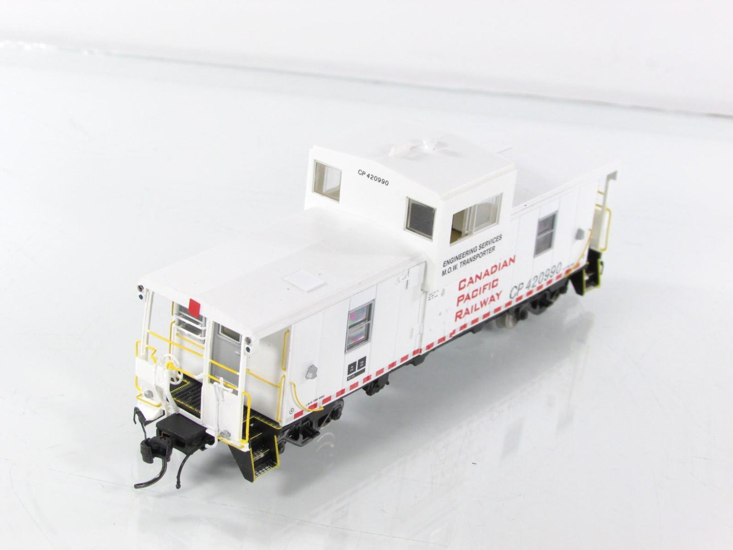 HO Scale *CP* Engineering MoW Transporter Caboose #420990 -Rapido 110090 *Lights