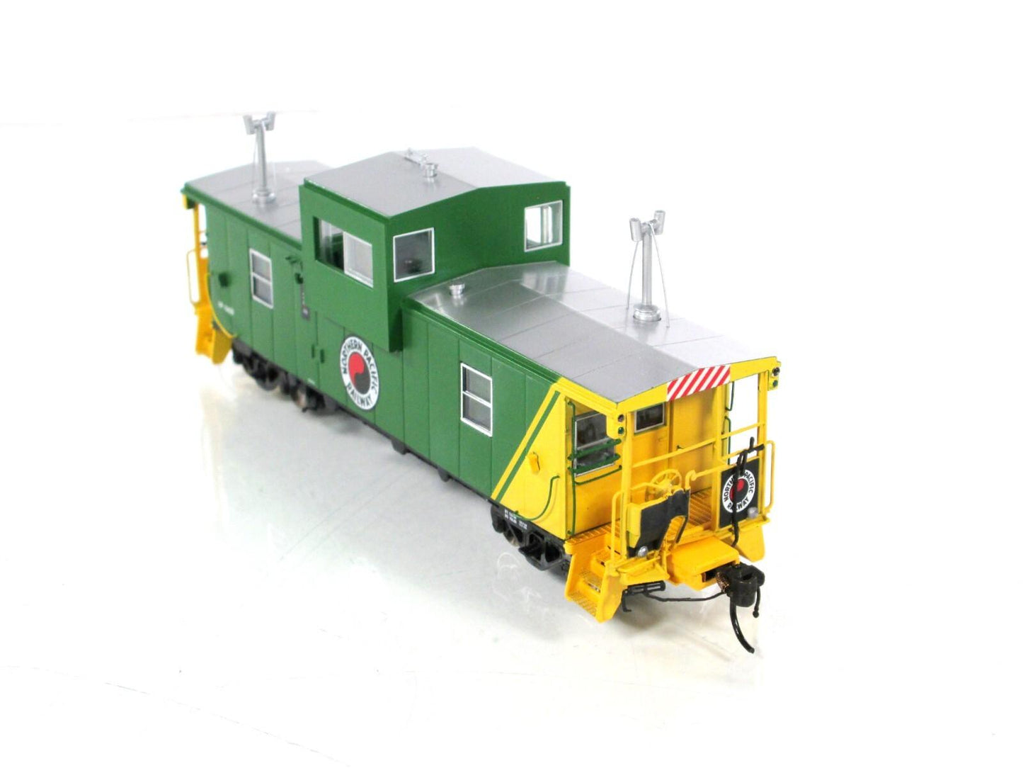 HO Scale **NORTHERN PACIFIC** Wide-Vision Caboose #10420 - Rapido 110052 *Lights