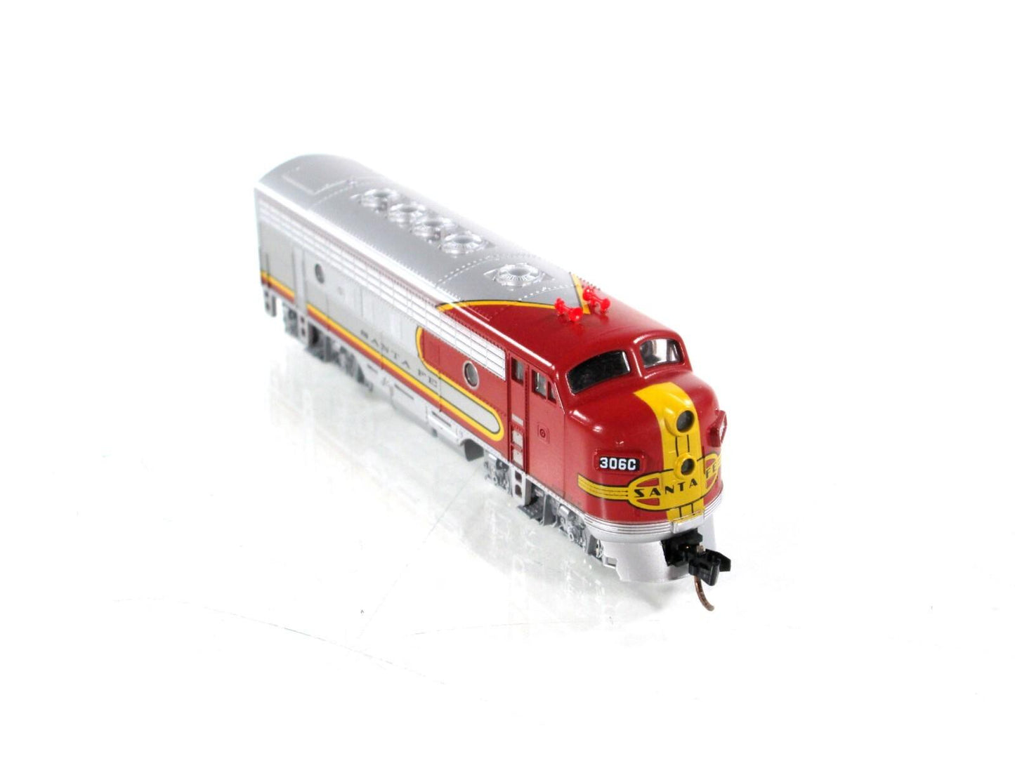 N Scale ***SANTA FE*** EMD F7A Warbonnet A Locomotive - Kato 176-0405, DCC Ready