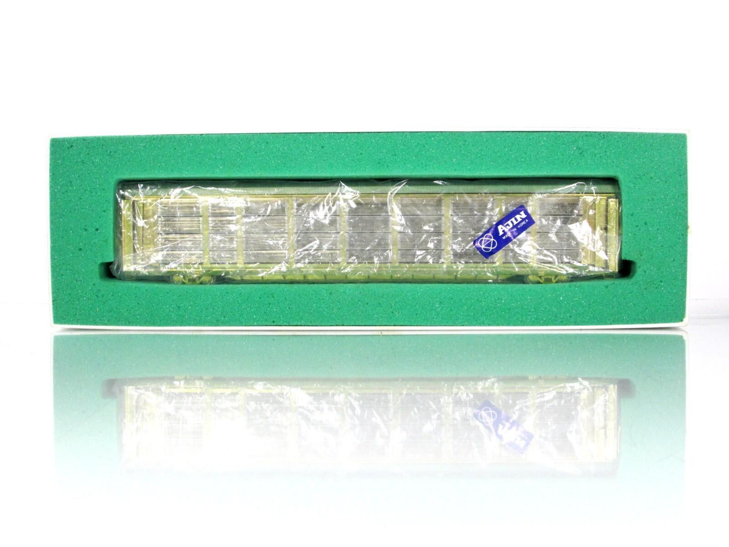 HO Scale BRASS ***Thrall Bi-Level Enclosed AUTO RACK*** --- Overland / Ajin 3120