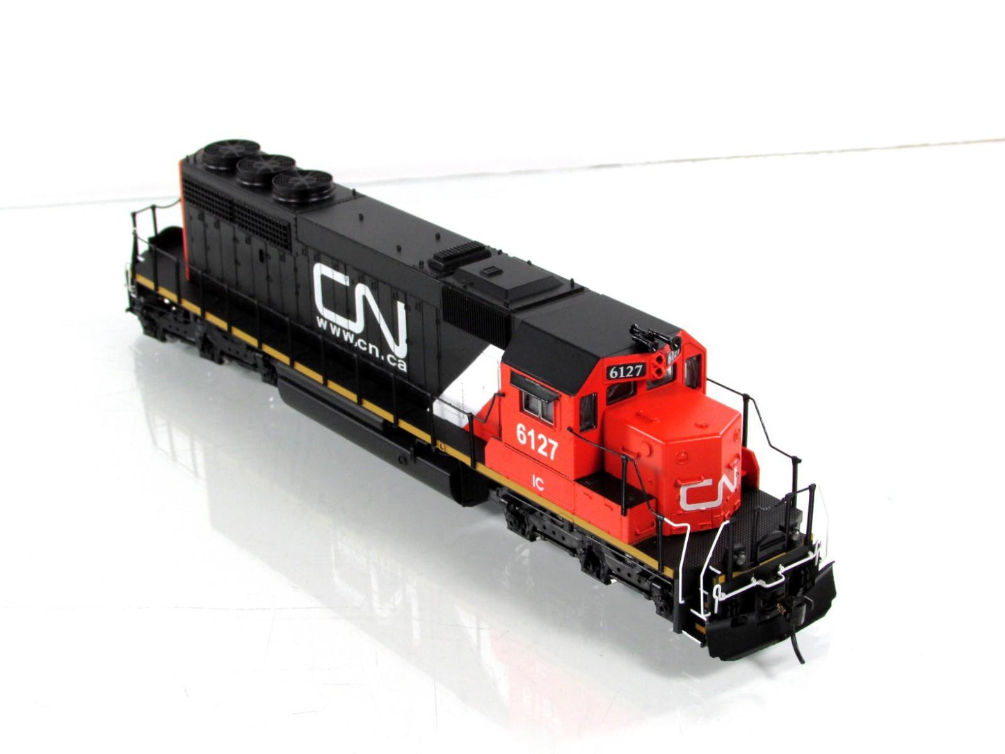 HO Scale ***CANADIAN NATIONAL** SD40-2 #6127 - Broadway 2275, DCC Paragon2 Sound