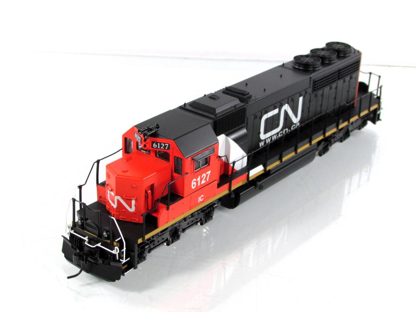 HO Scale ***CANADIAN NATIONAL** SD40-2 #6127 - Broadway 2275, DCC Paragon2 Sound